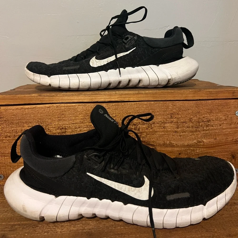 Nike Black and White Men's Athletic Running Sneakers